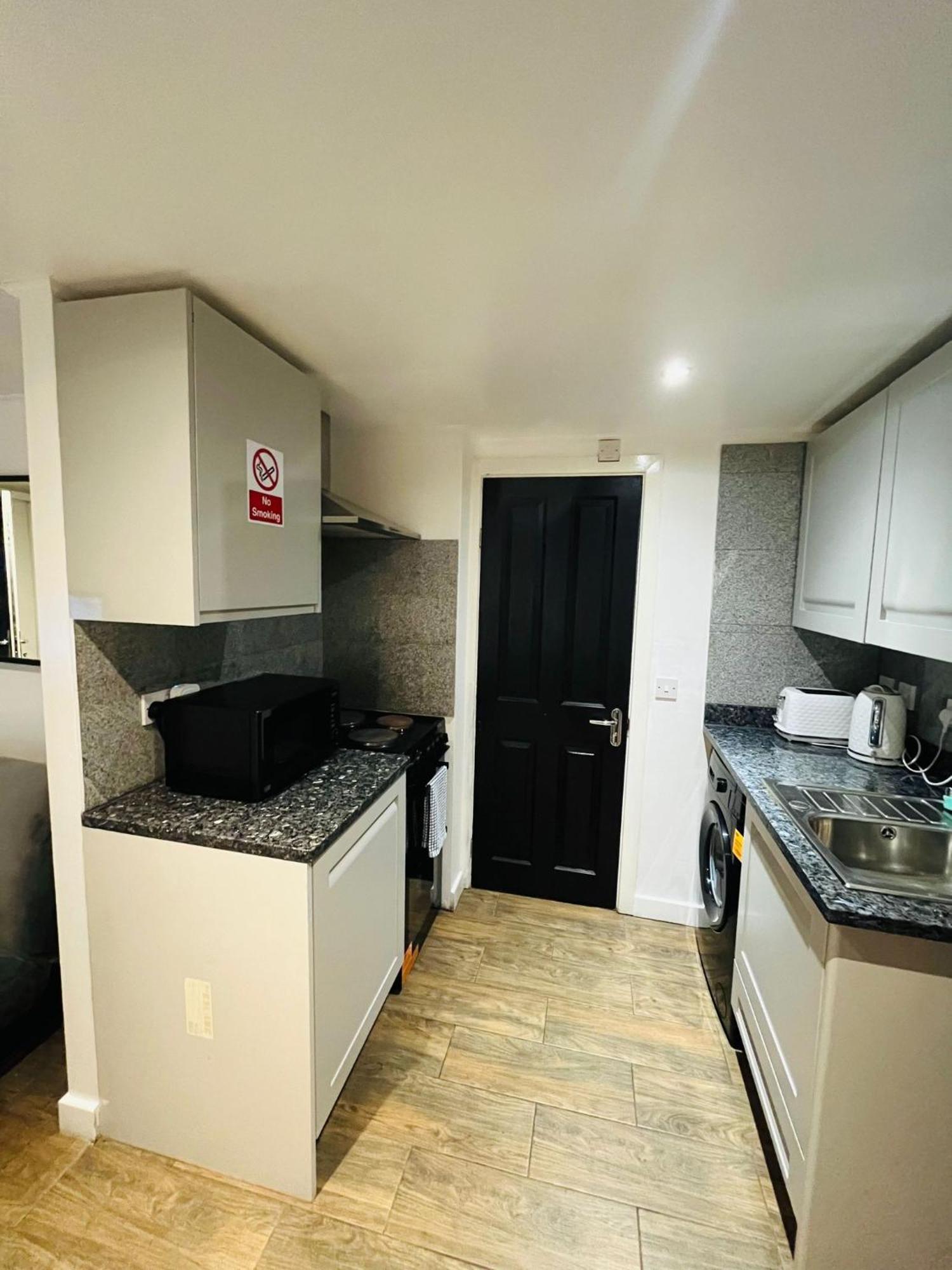 Апартаменты Exclusive Private One Bedroom Лондон